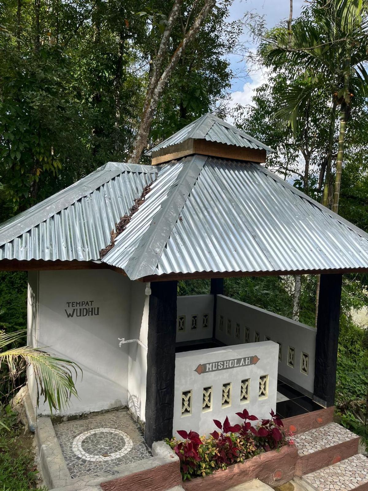 Asim Paris & Jungle Trekking Hotel