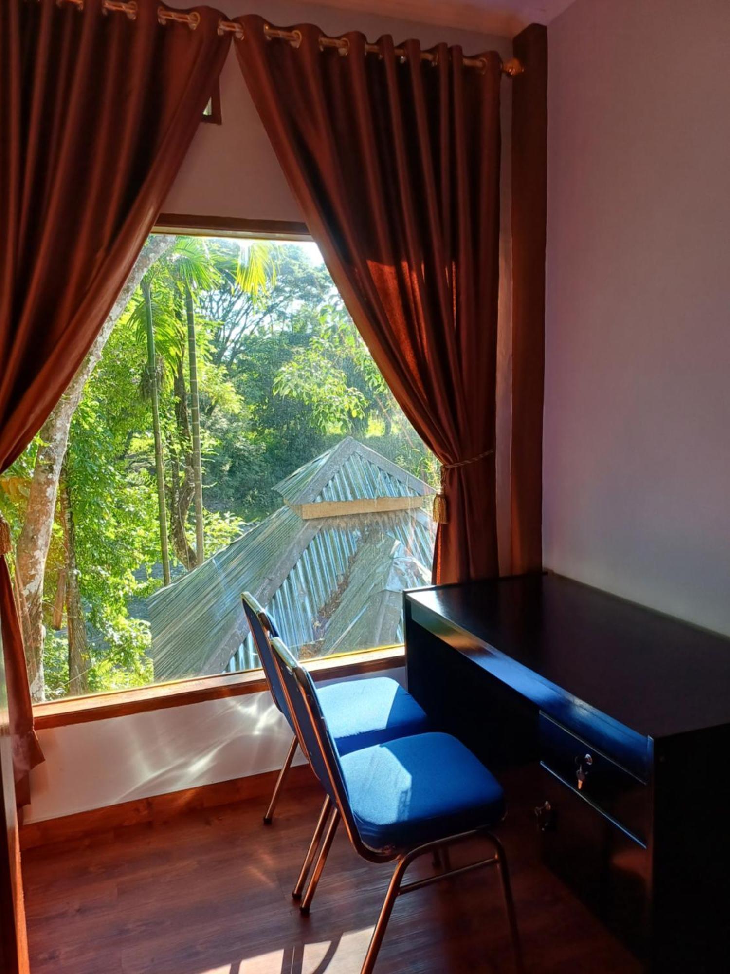 Asim Paris & Jungle Trekking Hotel