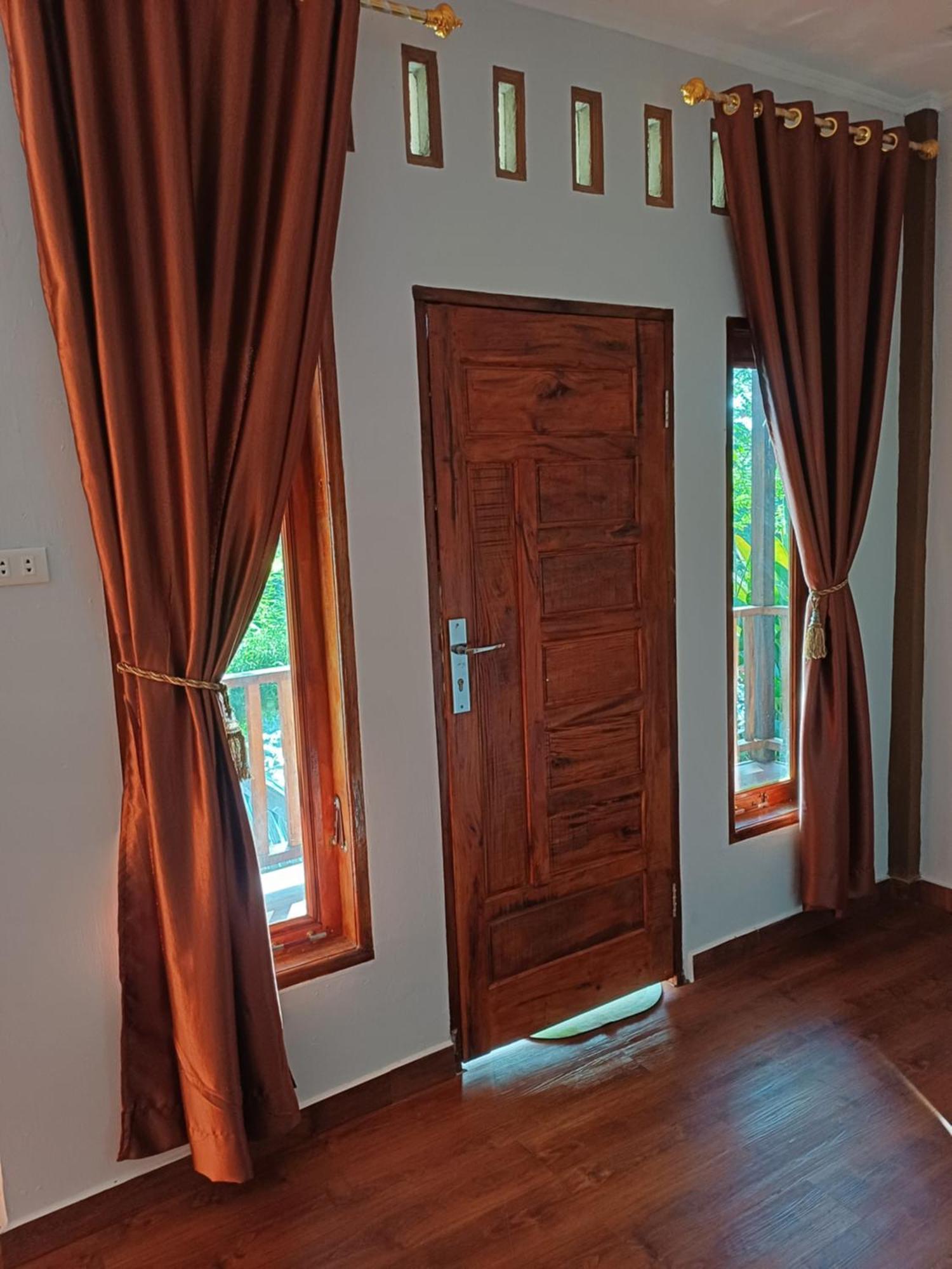 Hotel Asim Paris & Jungle Trekking